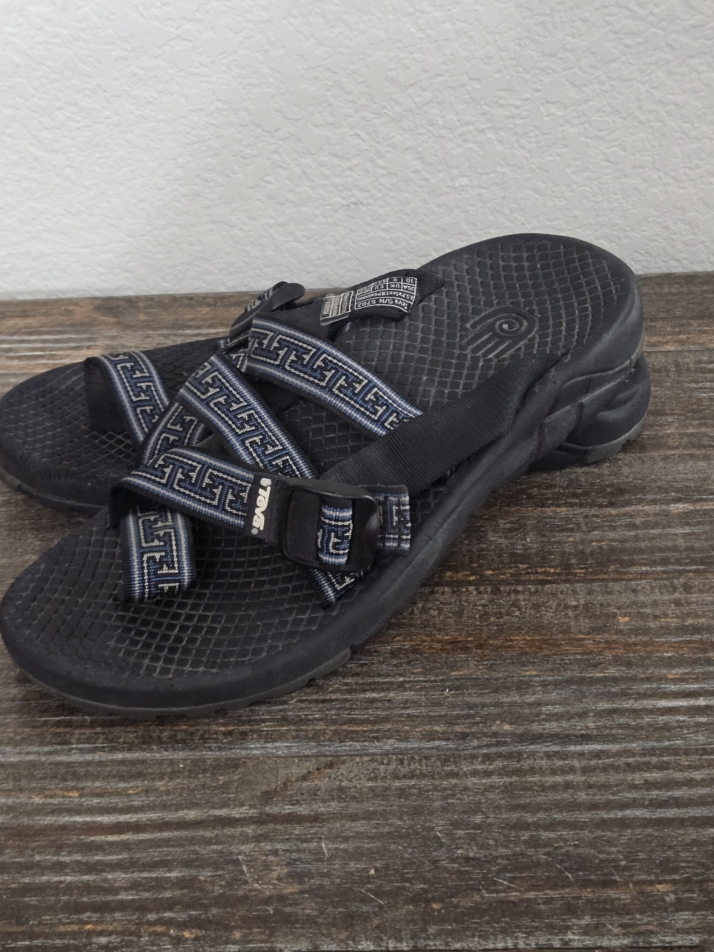 Teva Men's Black Aztec Strappy Sandal - Durable Outdoor Slide Retro 90's
